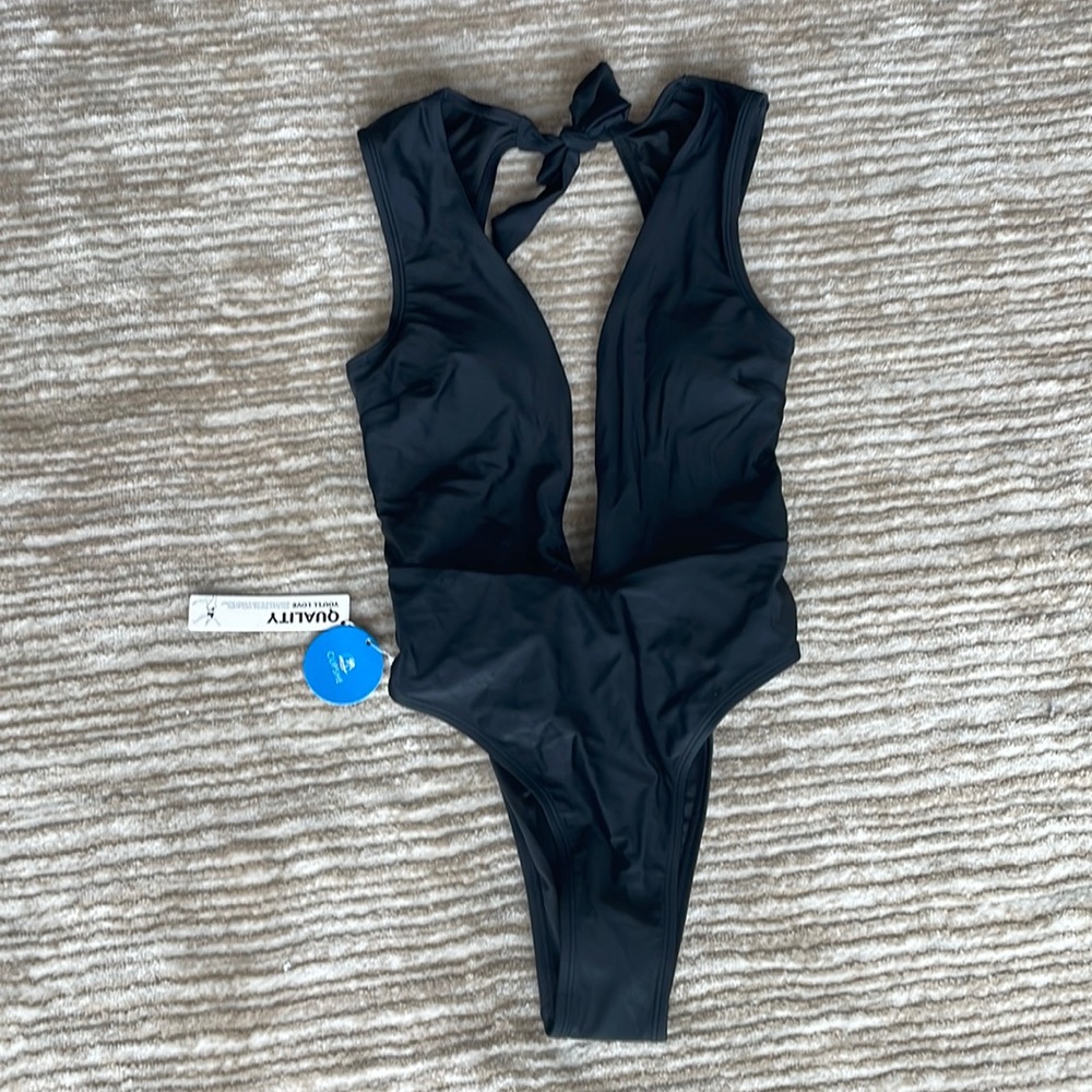 NEW Cupshe one piece swim suit with tags!